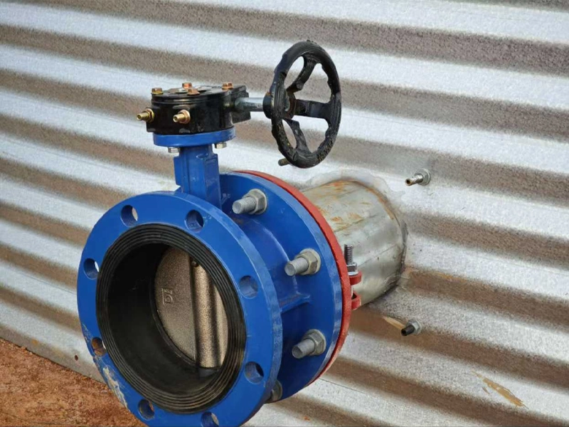 Detailed drawing of water tank flange mouth
