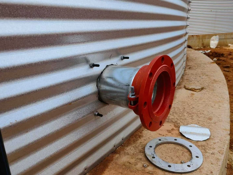 Detailed drawing of water tank flange outlet