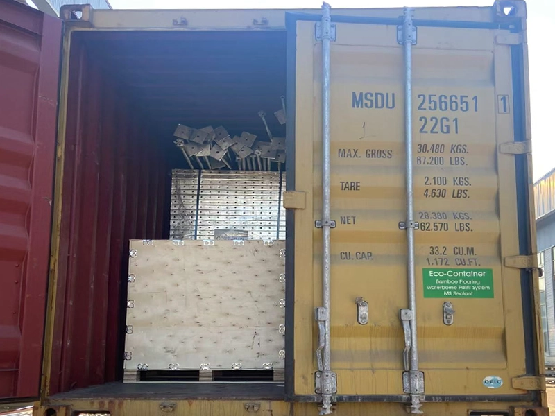 Loading and transporting hot-dip galvanized water tanks