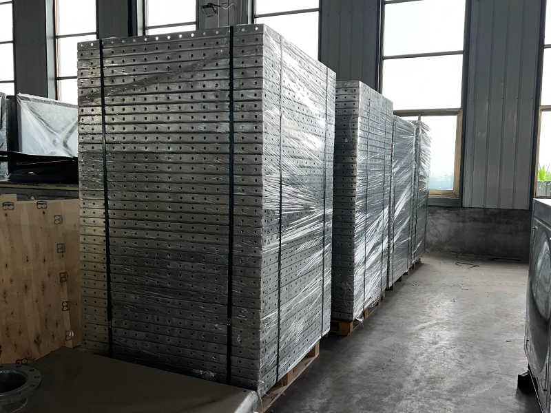 Packaging for hot-dip galvanized water tanks