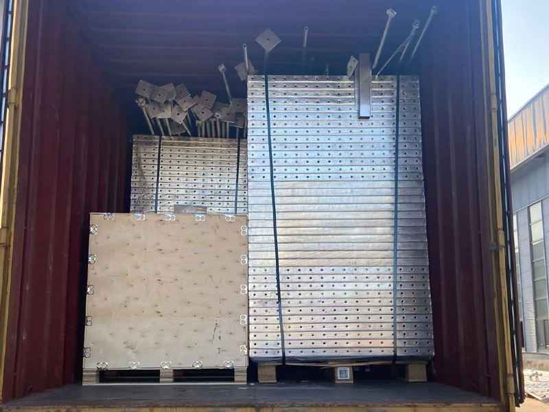 Transportation of hot-dip galvanized water tanks
